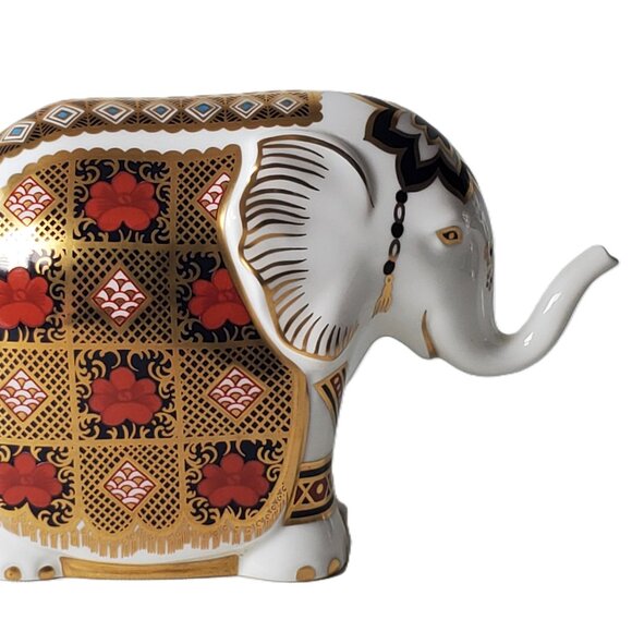 Royal Crown Derby Elephant Paperweight – Imari Pattern, Gold Stopper - Picture 4 of 13
